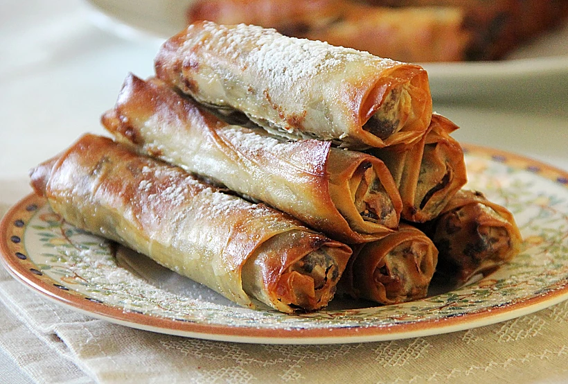 סיגרים במילוי תמרים ופיסטוקים