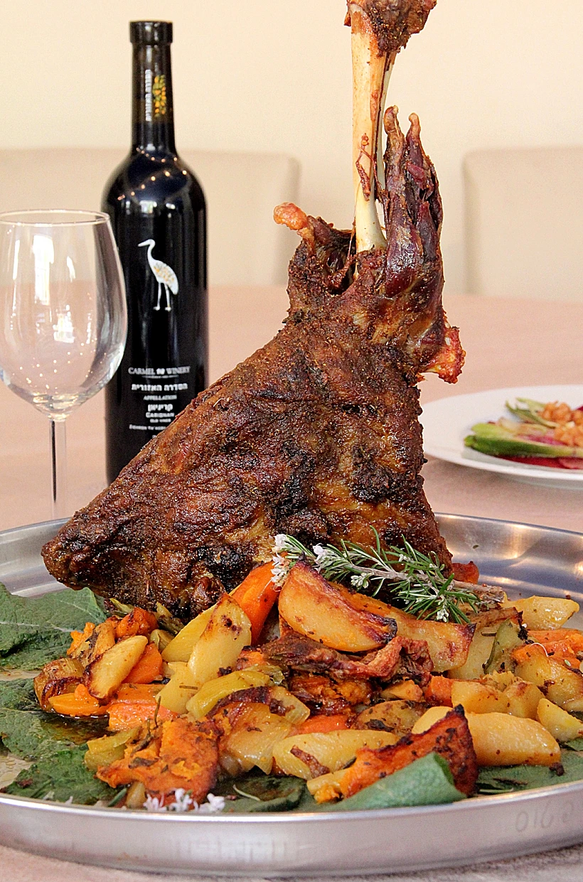 ארוחת פסח באקליפטוס הירושלמי