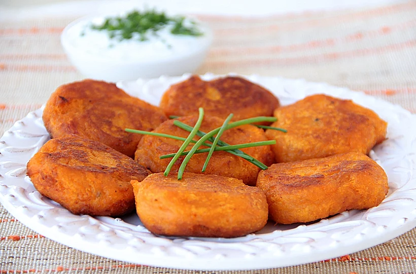 לביבות בטטה וקארי של נטלי לוין