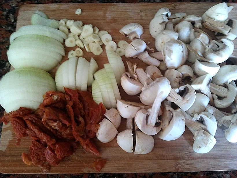 תבשיל עוף פטריות ועגבניות מותאמת אישית