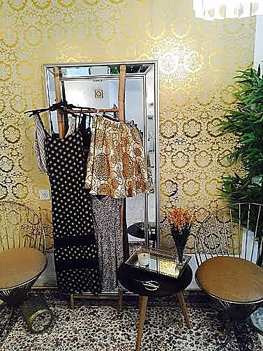 מציצים לארון של שירה מנור