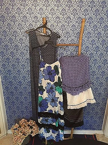 מציצים לארון של שירה מנור