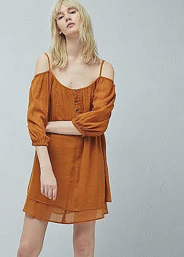 בלה חדיד חושפת כתף