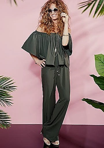 בלה חדיד חושפת כתף