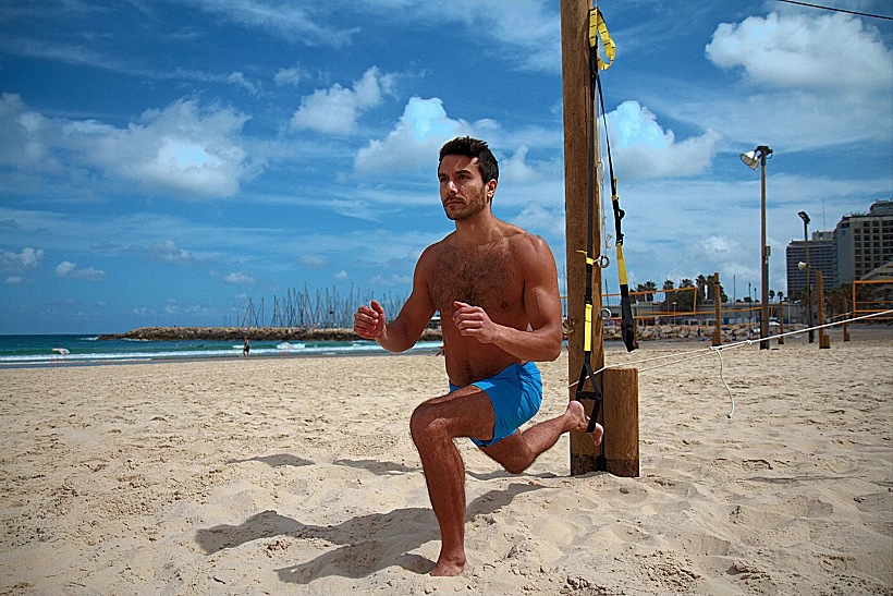 מאמנים בבגדי-ים