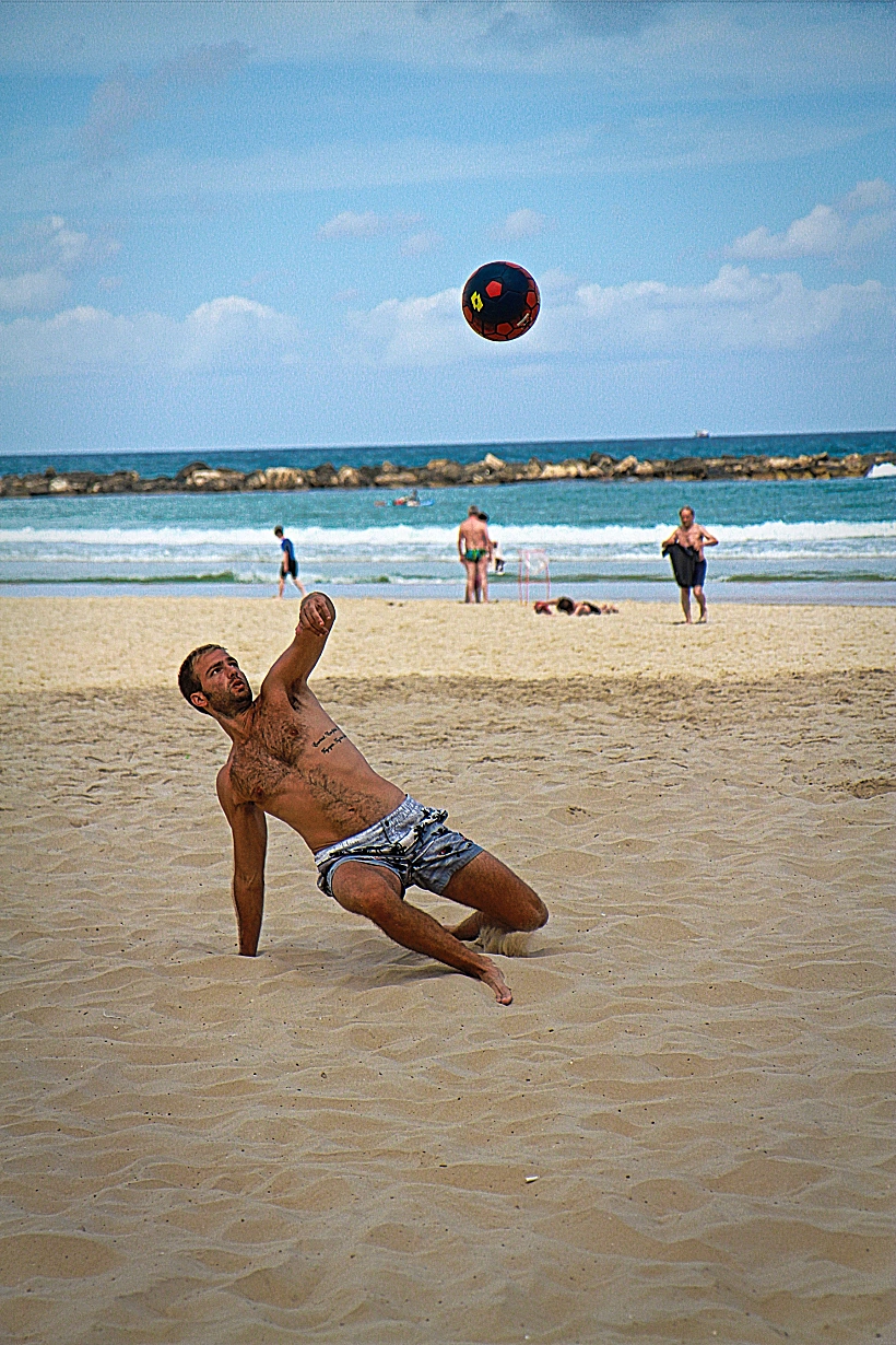 מאמנים בבגדי-ים