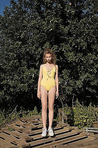 בגדי ים צהובים