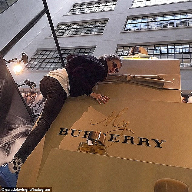 דוגמניות מרוויחות מהאינסטגרם