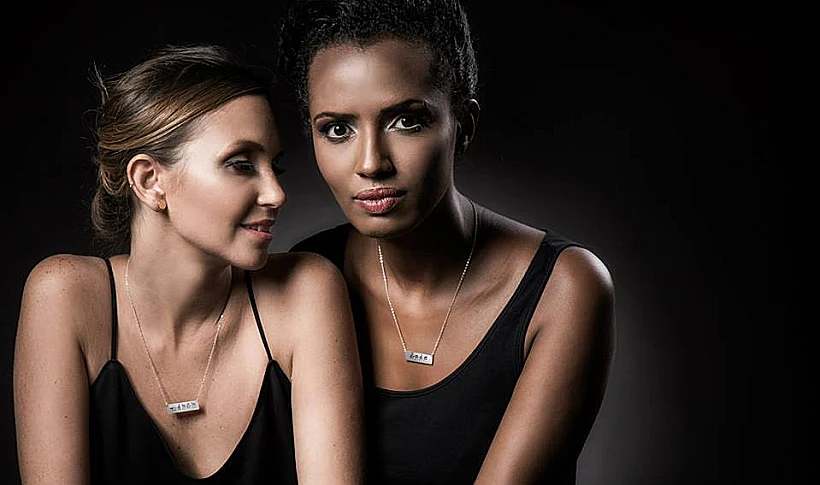 תכשיטים בשפת הסימנים