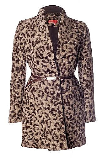 מעילים שגונבים את כל ההופעה