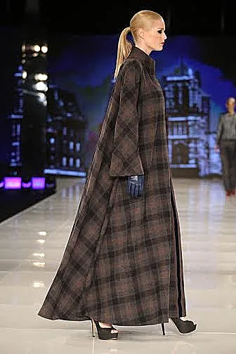 מעילים שגונבים את כל ההופעה