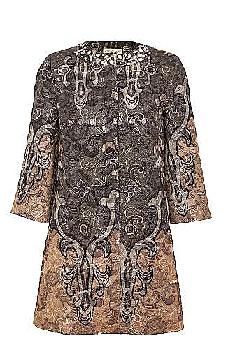 מעילים שגונבים את כל ההופעה