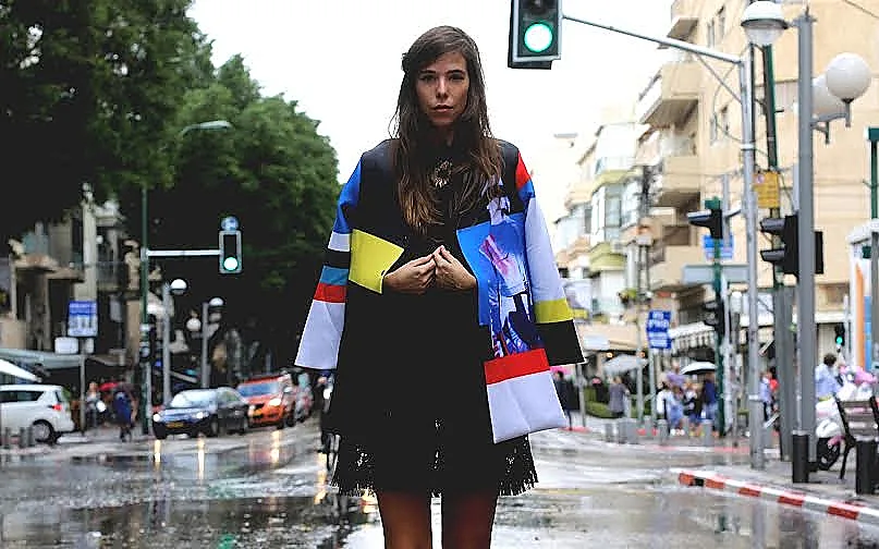 מעילים שגונבים את כל ההופעה