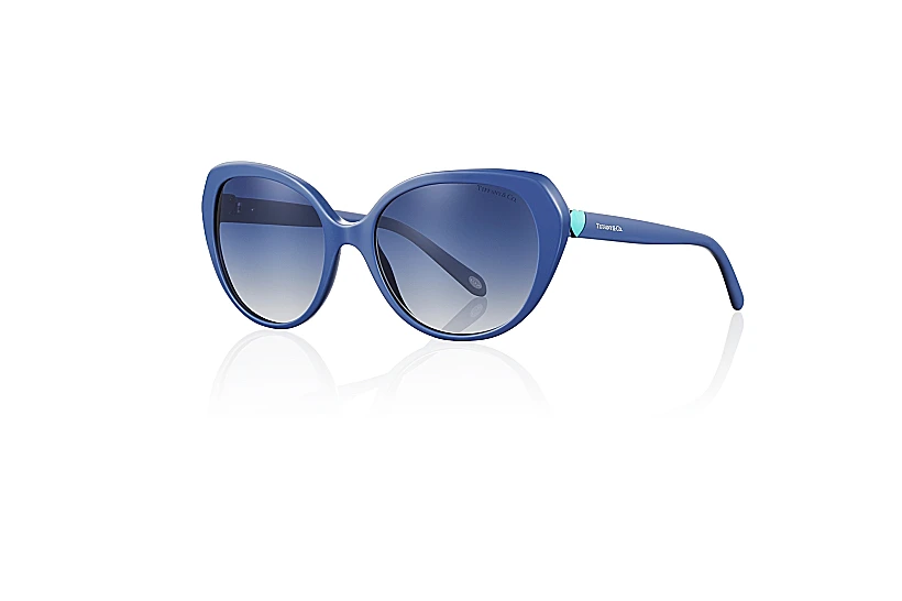 מממשקפי שמש כחולים