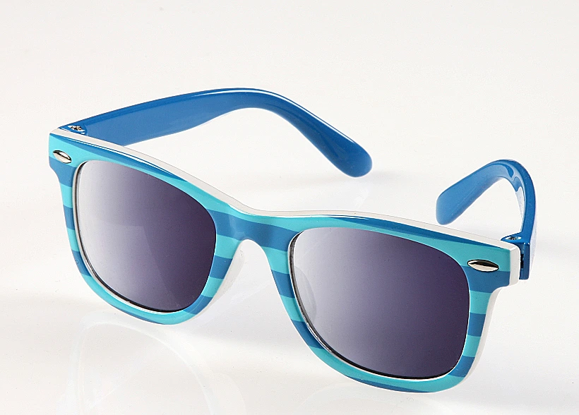 מממשקפי שמש כחולים