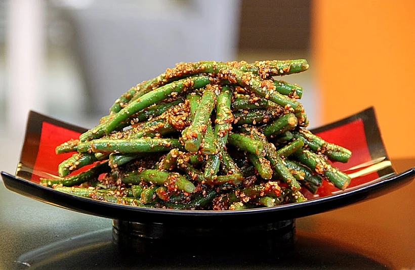 שעועית ירוקה עם שומשום