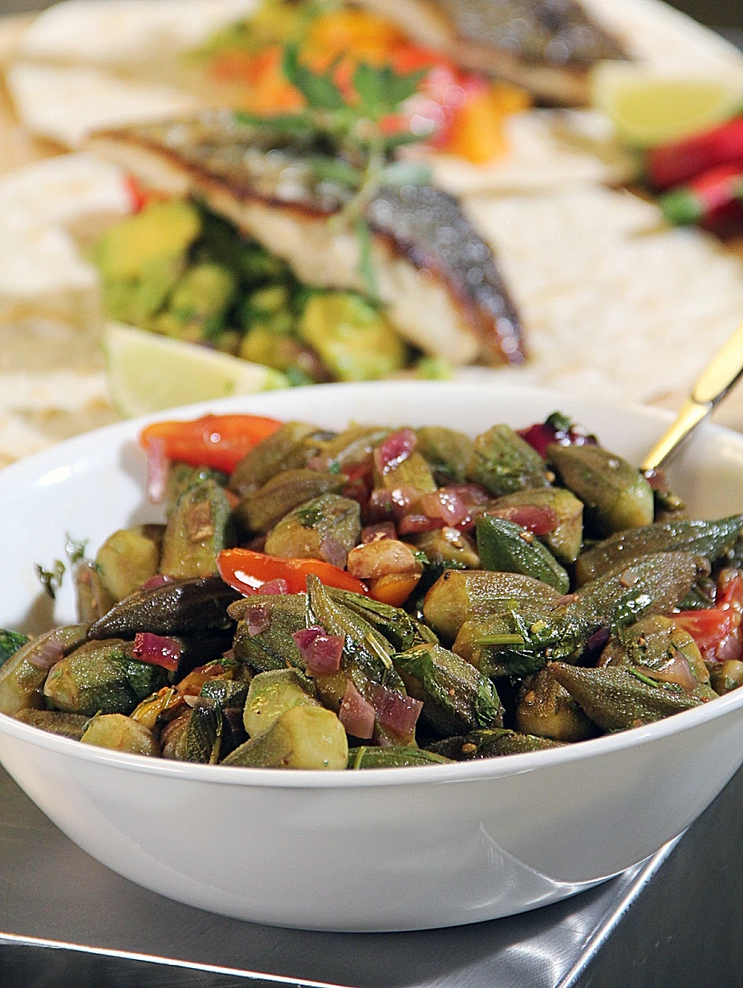 במיה ברוטב עגבניות