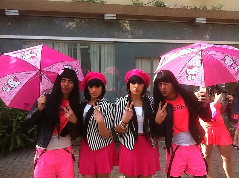 התאומות מלול מתארחות אצל 