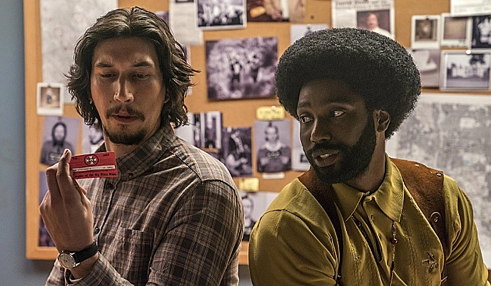 אדם דרייבר וג'ון דייוויד וושינגטון ב"שחור על לבן"