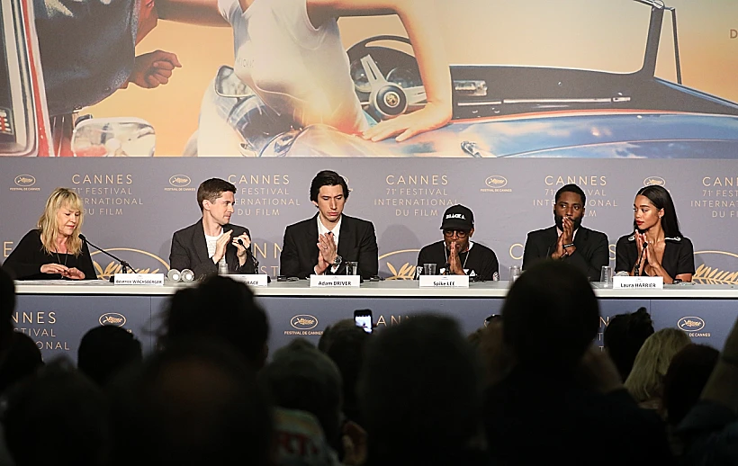 שחור על לבן מסיבת עיתונאים