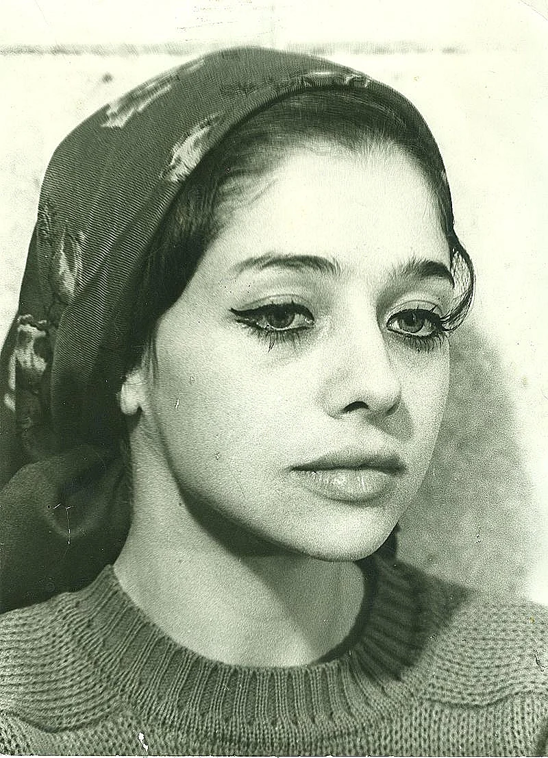 המשוררת והשחקנית תרצה אתר