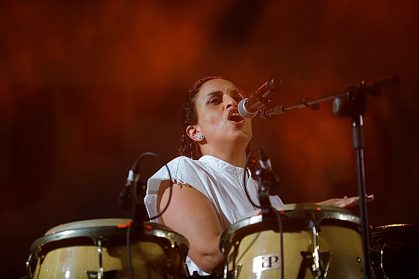 הזמרת אחינועם ניני בהופעה 