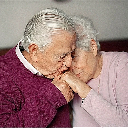 מגע לאורך כל הדרך