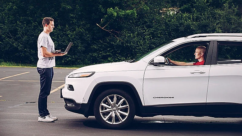 האקרים פרצו לרכב