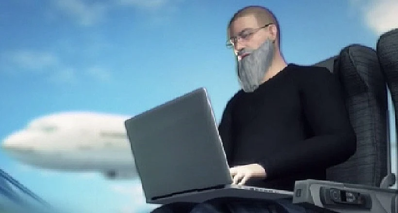 כריס רוברטס, האקר שנחשד כי פרץ ממושבו במטוס למערכותיו