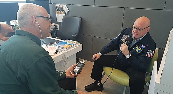 לא הייתי רוצה לבלות את שארית חיי במתחם מגורים סגור. קלי עם הכתב איתי נבו