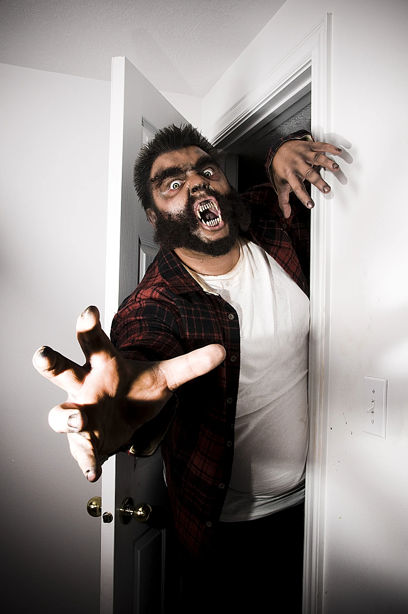 איש זאב משחר לטרף (אילוסטרציה)