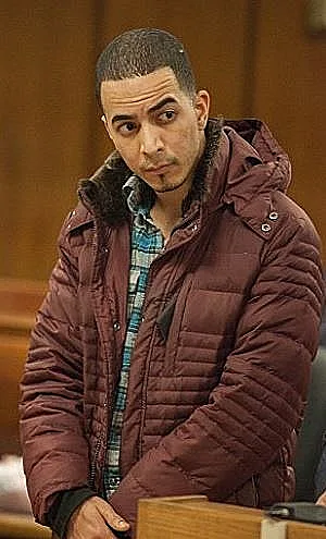 תפס את אשתו בוגדת והכריח אותה לצעוד ערומה ברחוב