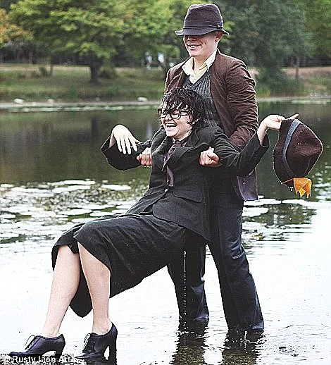 טוני וקורין משחזרים סצנות מ-101 דלמטים