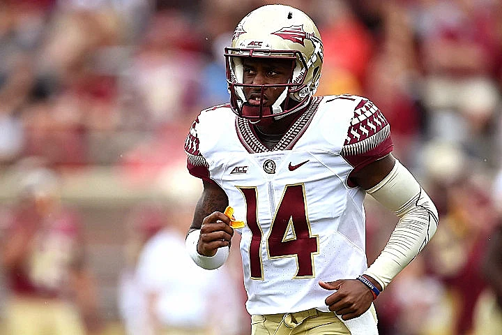 כוכב הפוטבול שהכניס אגרוף לאישה על הבר