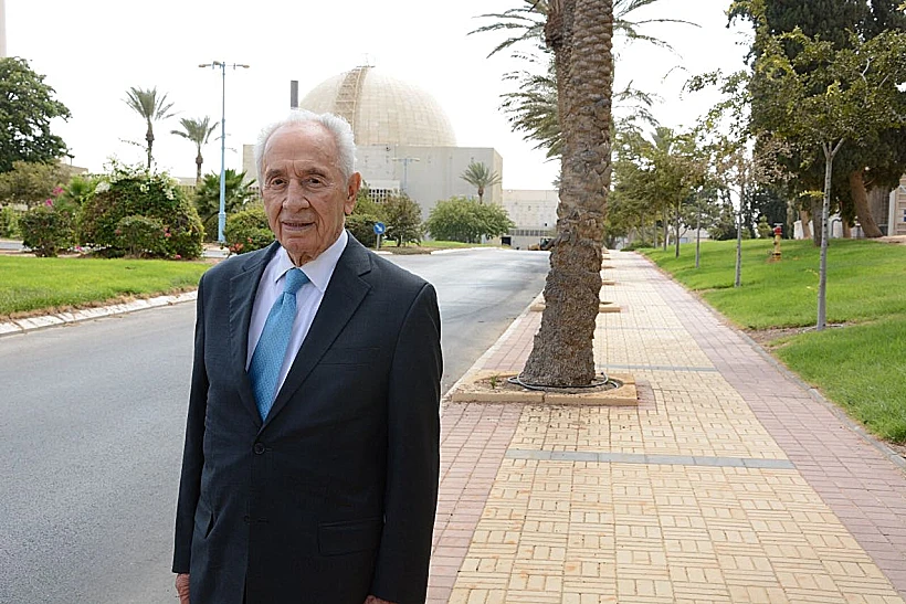 ביקורו האחרון של שמעון פרס בקריה למחקר גרעיני נגב (קמ