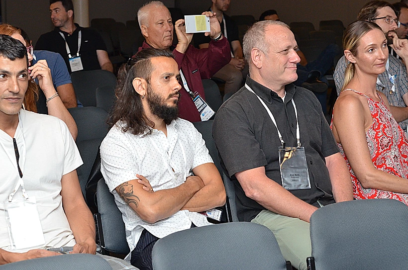 ציון ברוך צופה בתחרות  אולג לופט