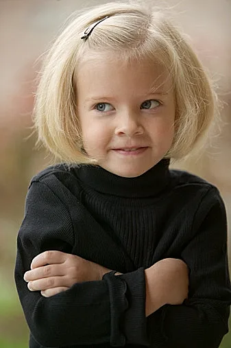 ילדה ביישנית