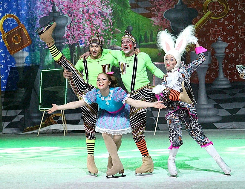 עליסה בארץ הפלאות - מופע על הקרח