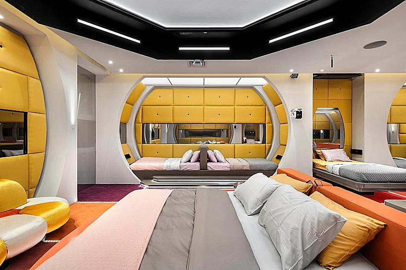 פינת האיפור וחדר הארונות