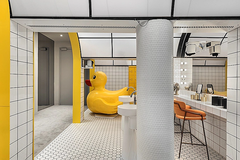 חדר הרחצה בעונה הקודמת