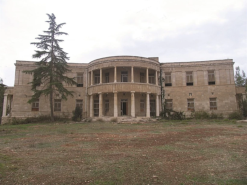 בית ארזה נטוש ומוזנח