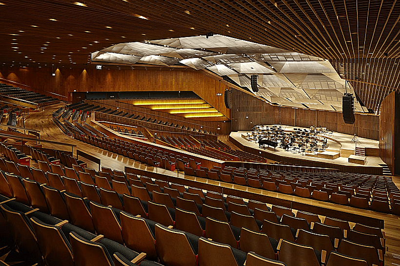 מהיכל התרבות בתל אביב