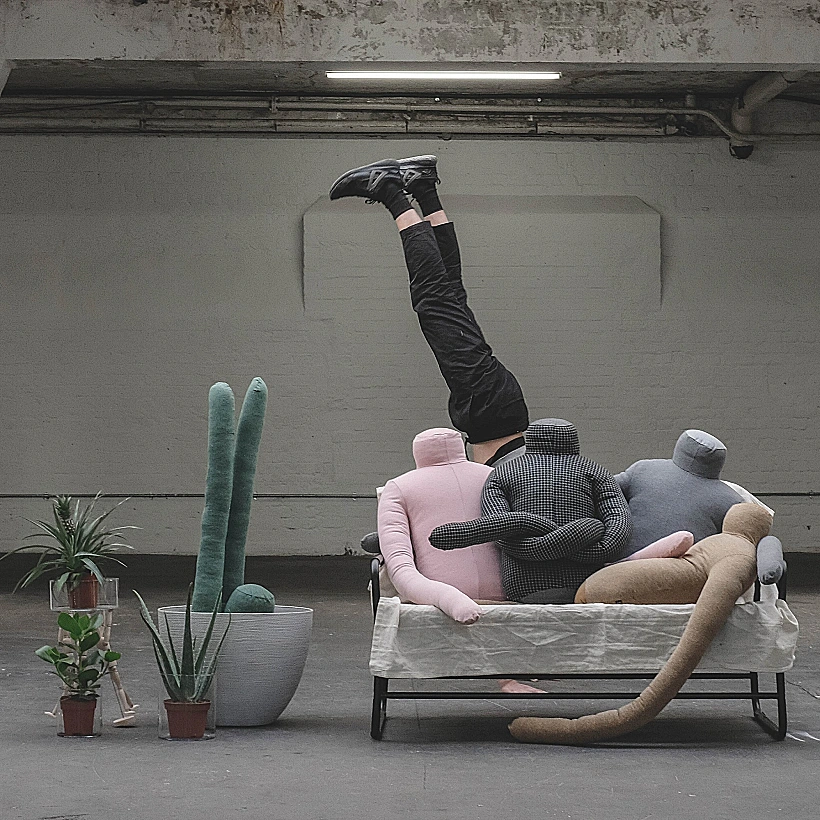 כריות ייחודיות, סטודיו Aseptic