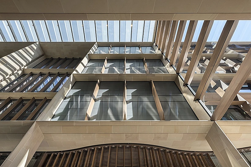 מטה בלומברג בלונדון