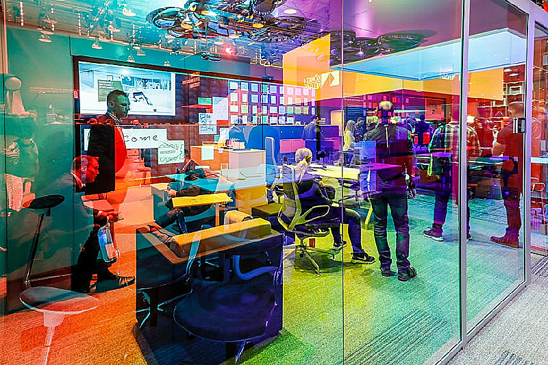 עוד יותר חכם, konig neurath