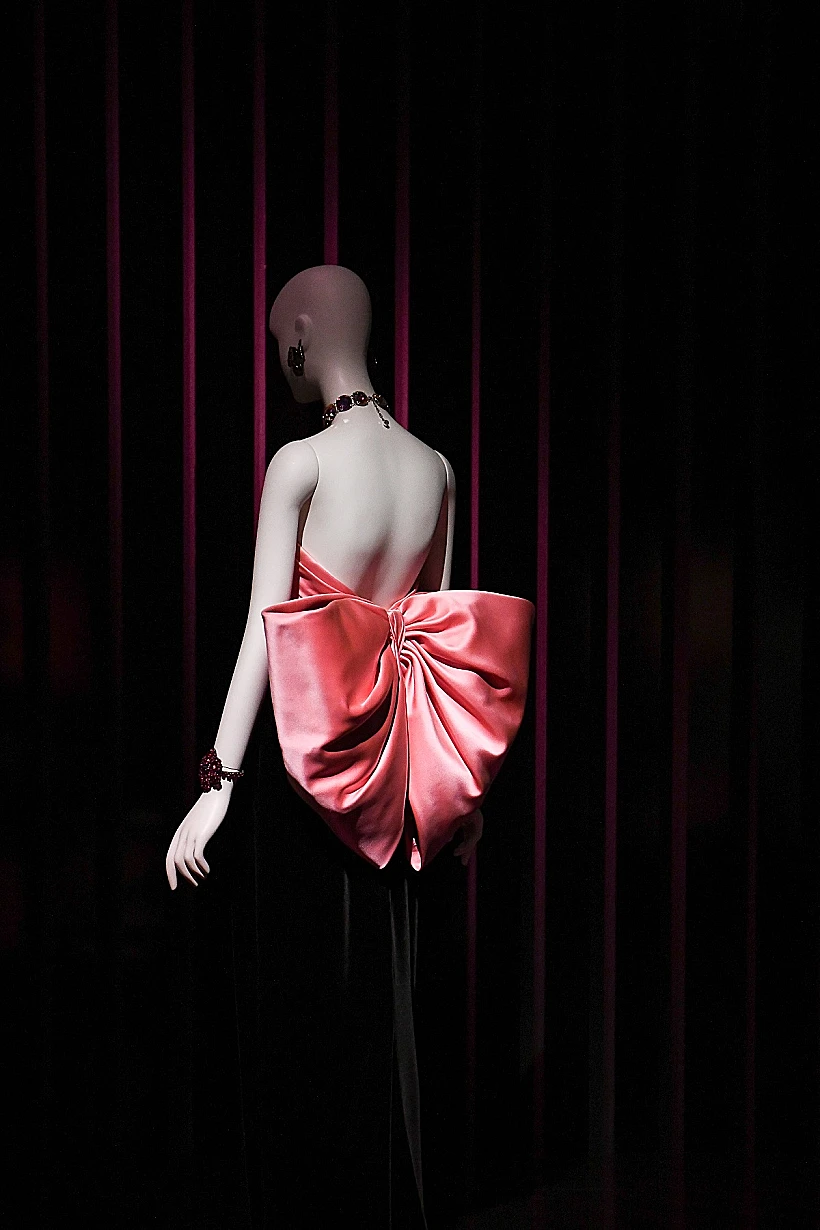 ועד מערכת לבוש של איב סן לורן, 1983