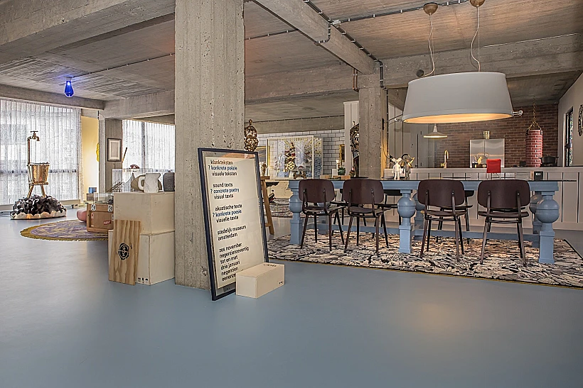 קילוף השכבות וחשיפת הבטון