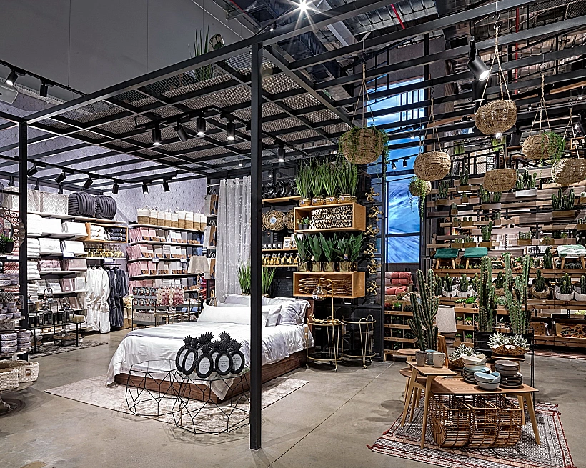 חנות הדגל החדשה של גולף אנד קו