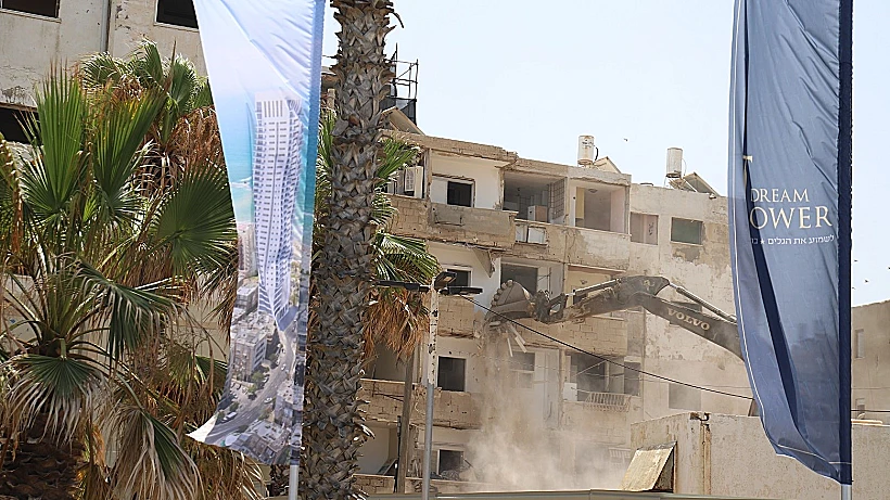 הריסת הבניין בבת ים