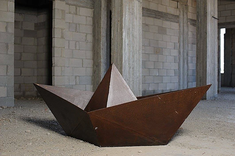 מפסלי המתכת של שריתה פלד